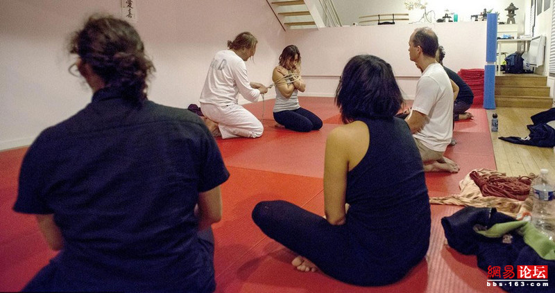 繩虐網(wǎng)網(wǎng)最新動態(tài)，變化中的學(xué)習(xí)之旅，自信與成就感的源泉