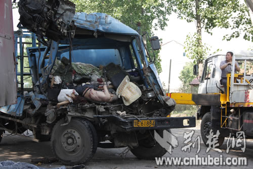 宜昌車禍新聞更新，應(yīng)對車禍?zhǔn)录牟襟E指南（適用于初學(xué)者與進階用戶）