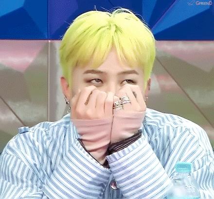 耐克最新海報(bào)引領(lǐng)運(yùn)動風(fēng)尚，激發(fā)無限潛能，展示時(shí)尚力量