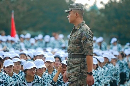 最新軍旅歌曲2024，軍歌嘹亮，情義永恒