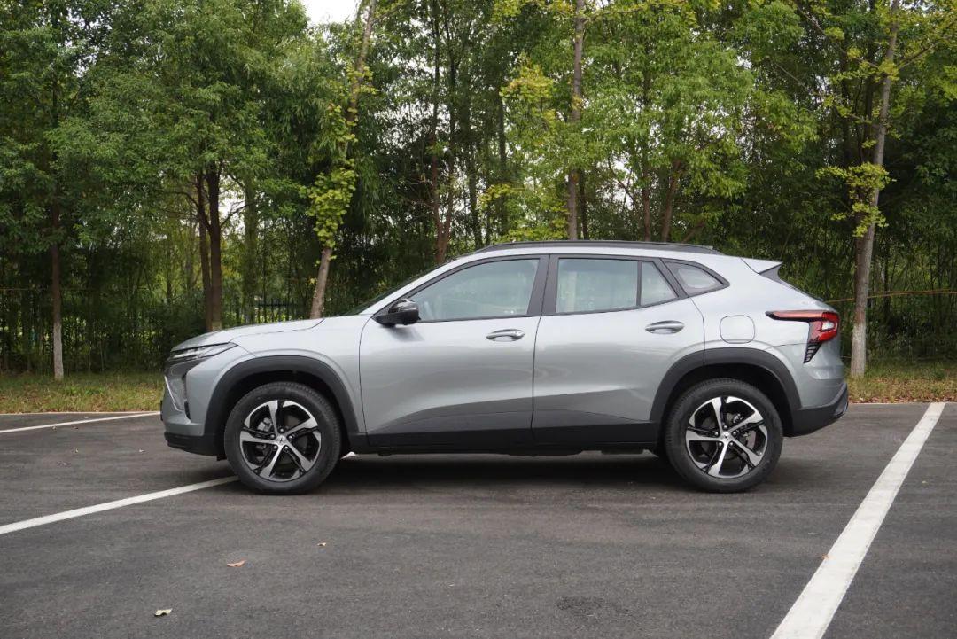 雪弗萊最新款，開啟一段溫馨的駕駛之旅