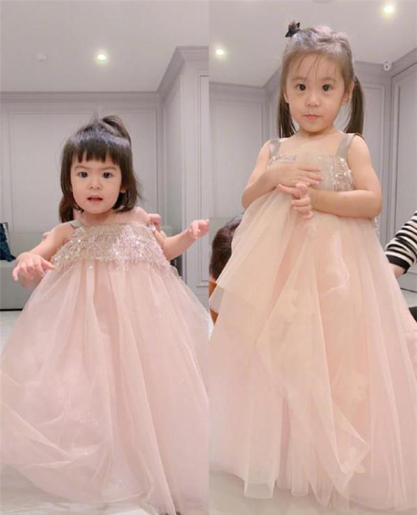 賈靜雯布布最新照片,賈靜雯布布最新照片，時光中的優(yōu)雅女神