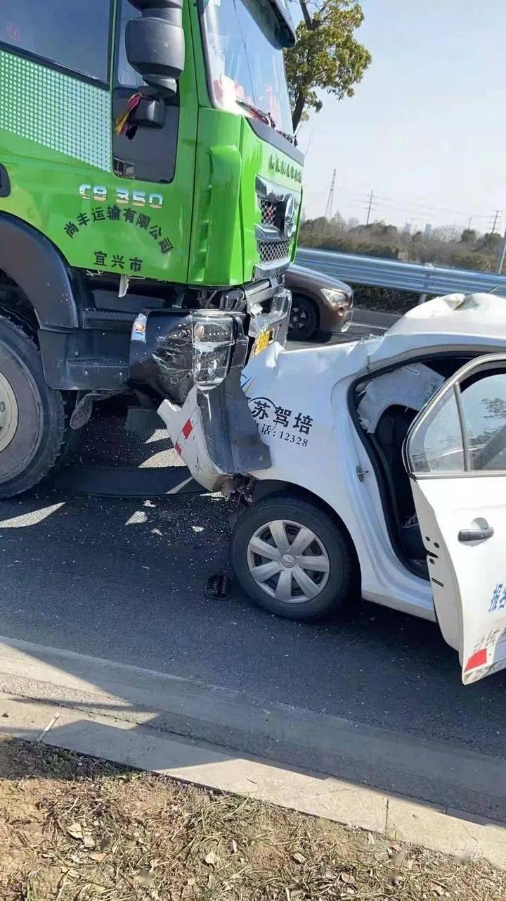 宜興交通事故實時更新，最新動態(tài)與救援進展??????