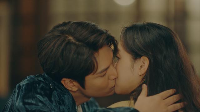 最新吻戲心動(dòng)瞬間，甜蜜愛(ài)情誓言的每一吻！