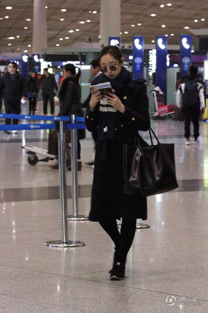 女星機(jī)場最新照片，星光下的溫馨相遇