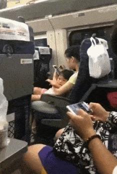 最新地鐵男必備神器，高科技伴侶引領(lǐng)未來(lái)出行風(fēng)潮