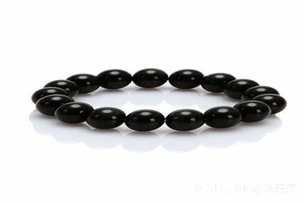 黑曜石價格之謎，友情與陪伴的溫馨故事