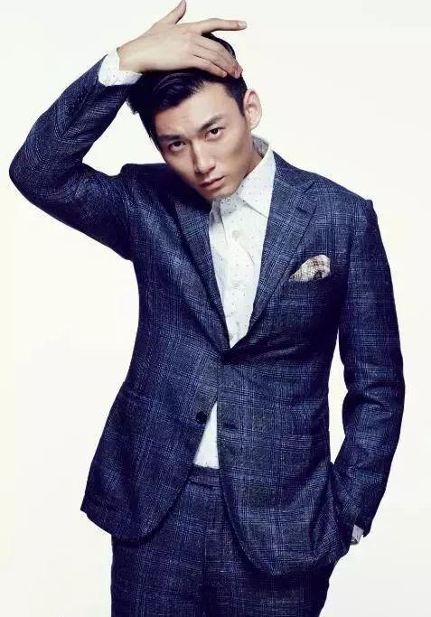 演員王翌舟，從舞臺(tái)到熒屏的自信成就之路