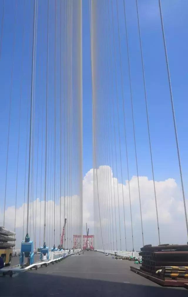 滬通長江大橋最新工程動(dòng)態(tài),滬通長江大橋最新工程動(dòng)態(tài)，橋上的友情與家的溫馨