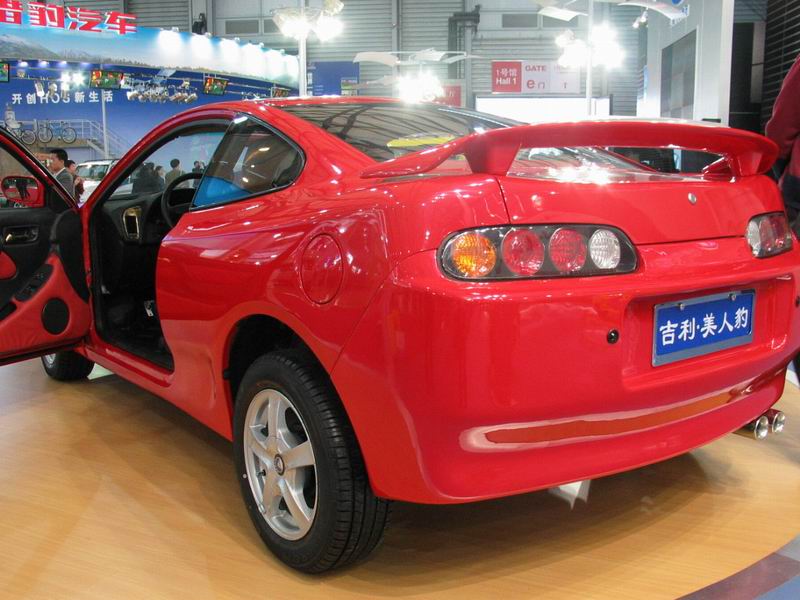 吉利美人豹新款上市，小巷中的隱藏特色小店亮相