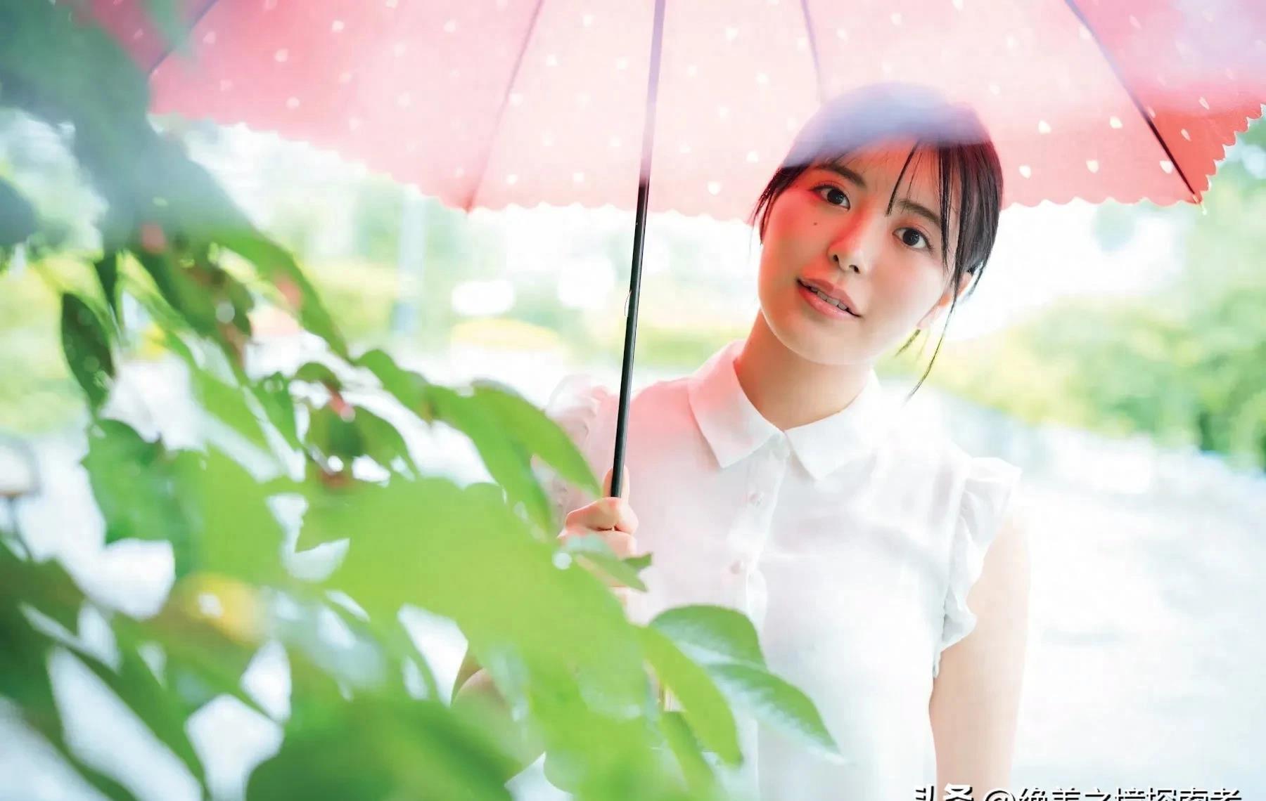 科技新品重塑時(shí)尚舞臺(tái)，模特泳裝比賽體驗(yàn)未來(lái)魅力之旅