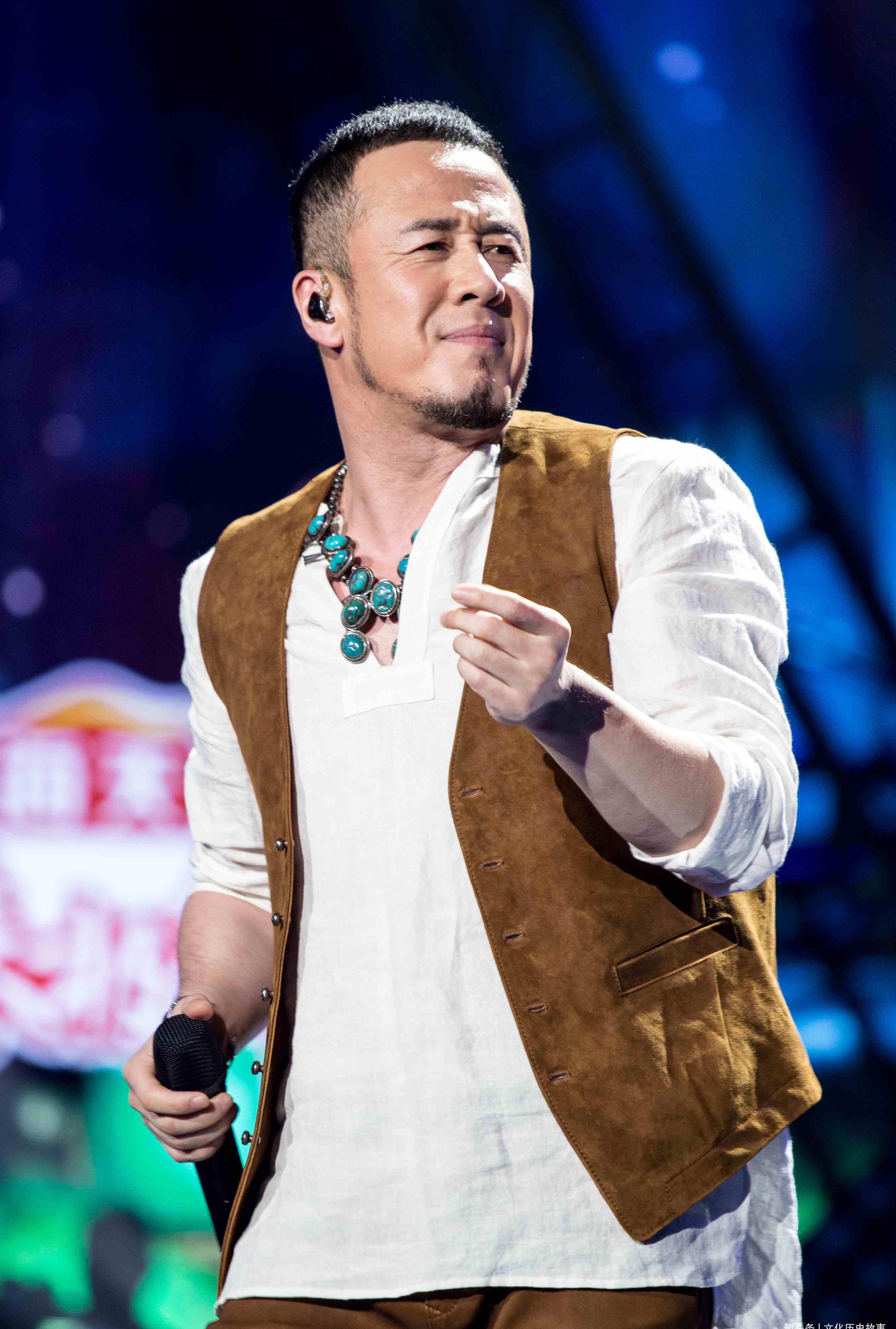 楊坤最新動態(tài)，科技潮流引領(lǐng)者，創(chuàng)新讓生活精彩紛呈