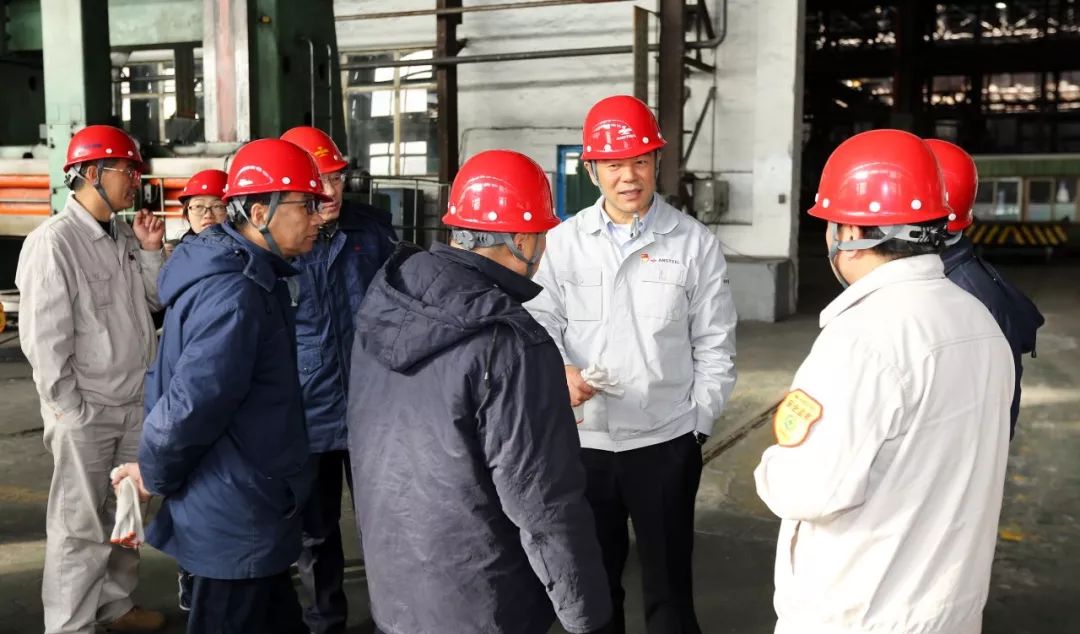 鞍鋼集團領(lǐng)導(dǎo)層引領(lǐng)變革，鑄就輝煌新篇章