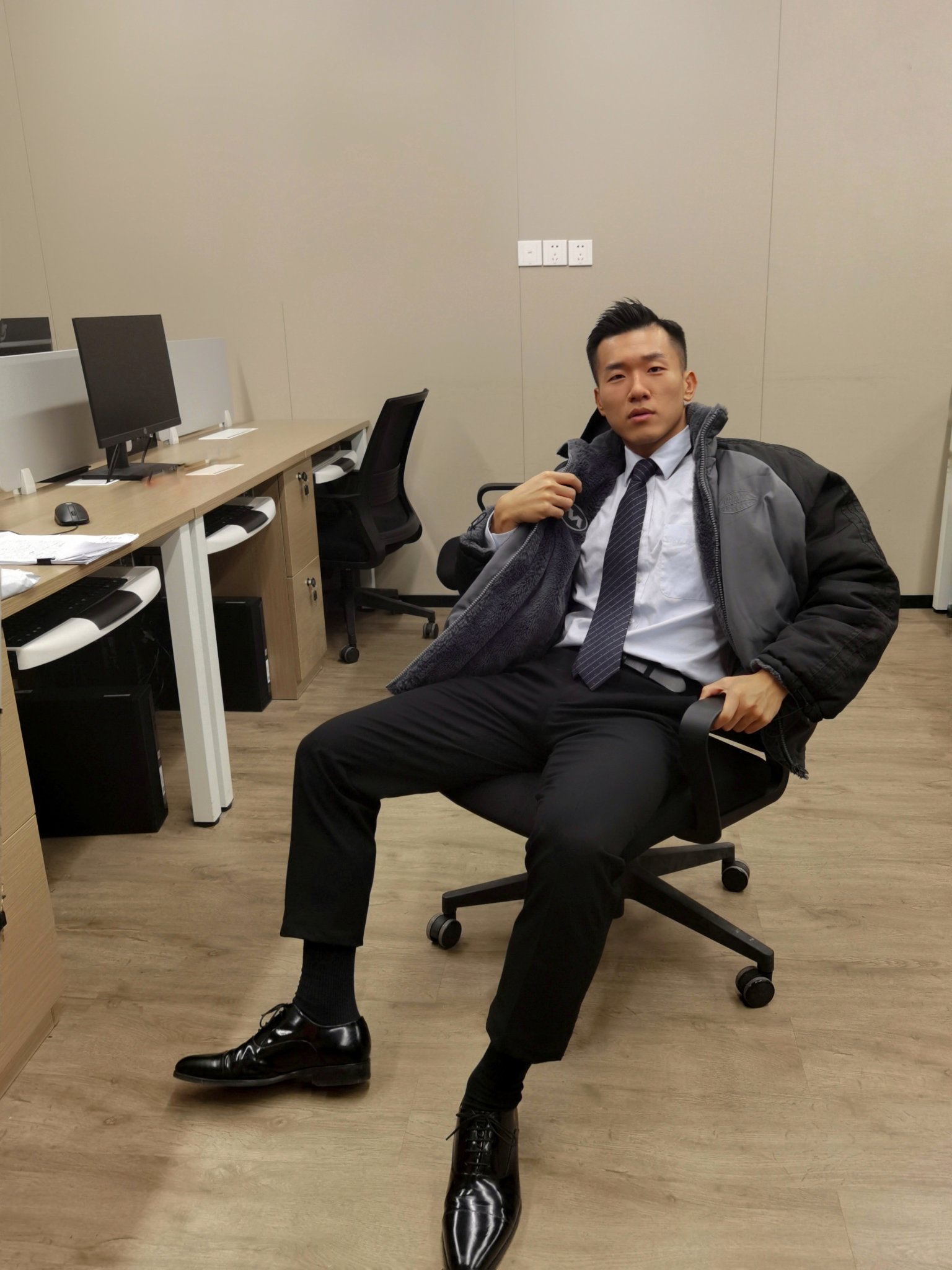 呆叔最新風采，新晉時尚偶像引領潮流新風尚