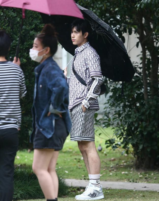 突嘴明星的獨(dú)特魅力，面部特征塑造個(gè)人風(fēng)采