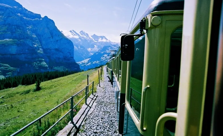 成都至哈爾濱機票價格查詢，時空之旅的飛行軌跡