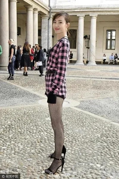 明星絲襪微博，變化中學(xué)習(xí)，自信成就夢想之路