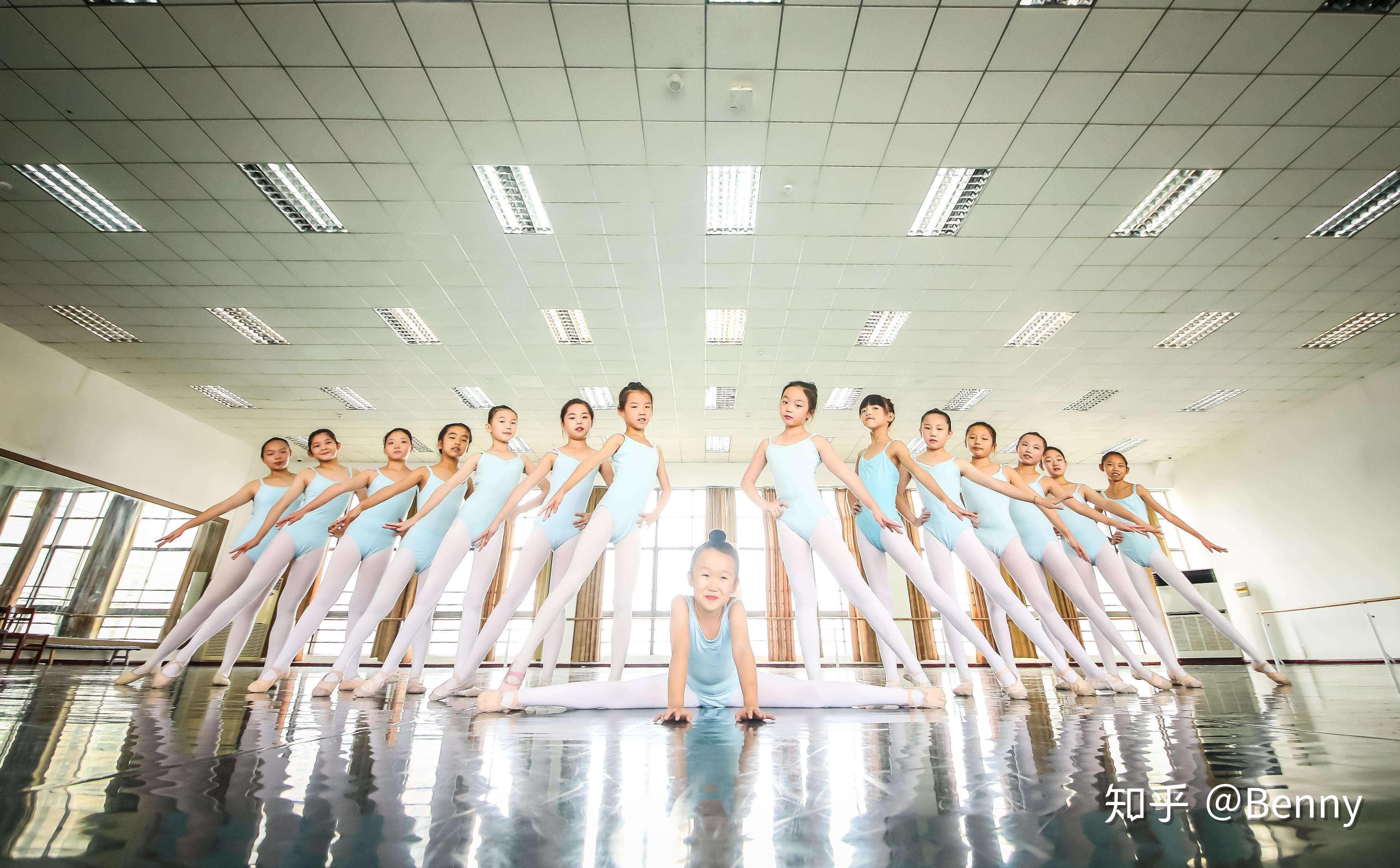 最新男生舞蹈，自信、成長(zhǎng)與無(wú)限舞動(dòng)的力量