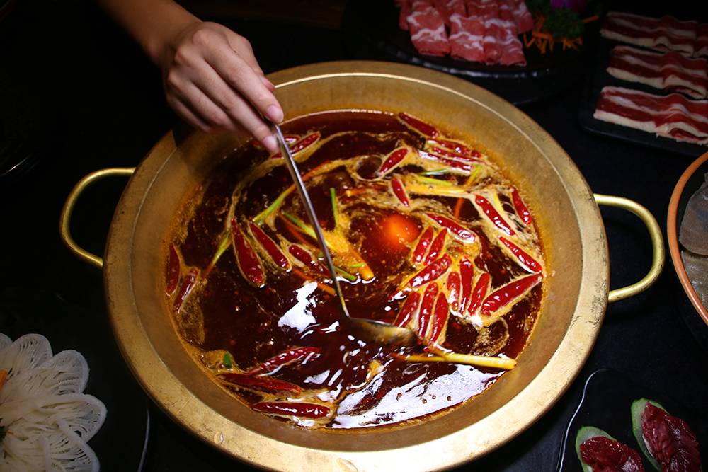 火鍋?zhàn)钚虏似?，味蕾冒險(xiǎn)之旅與自我成長的啟示探索