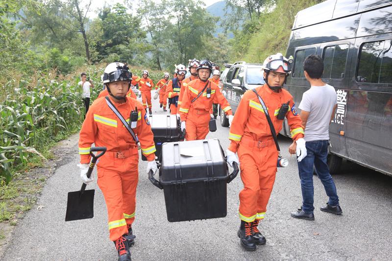 納雍山體滑坡最新消息，探秘滑坡背后神秘角落的小巷特色小店
