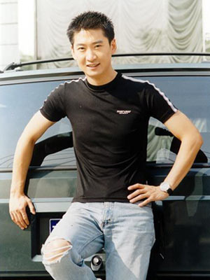 周杰最新動(dòng)態(tài)，城市溫馨日常與友情之旅的足跡