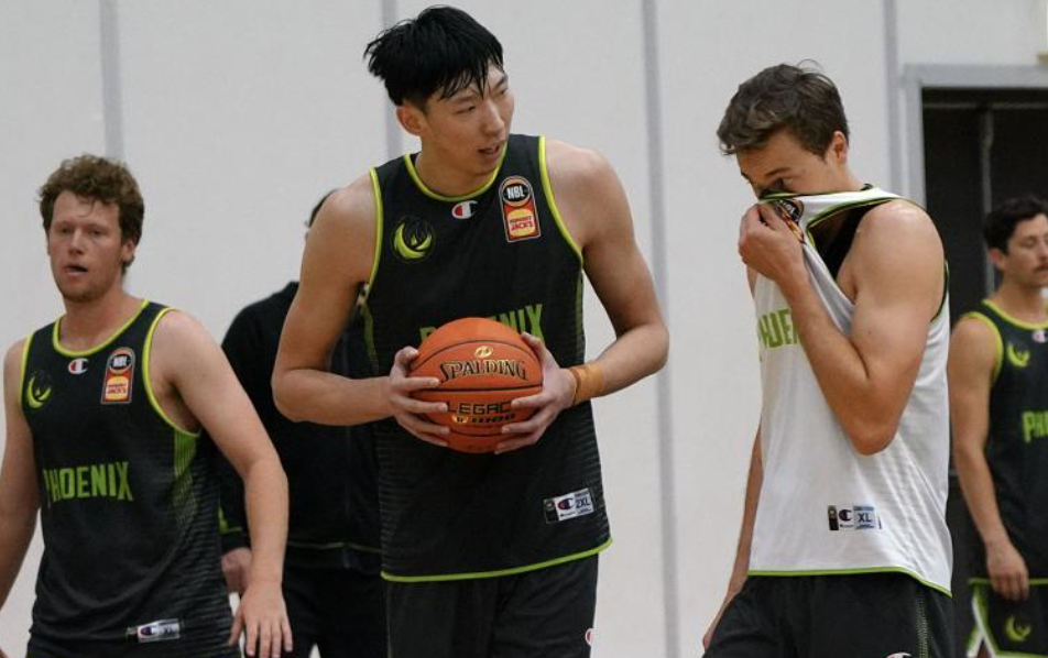 周琦最新視頻展現(xiàn)籃球巨星風(fēng)采！