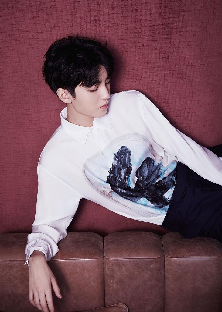 王俊凱最新寫(xiě)真，陽(yáng)光下的青春風(fēng)采