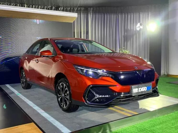 WEY最新款，駕馭變化，自信啟程未來