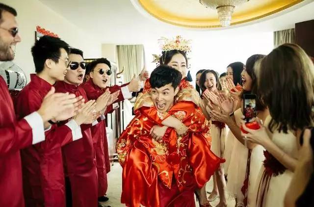 婚禮搶親游戲最新，愛的狂歡與友情紐帶，創(chuàng)意無限，歡樂無限！