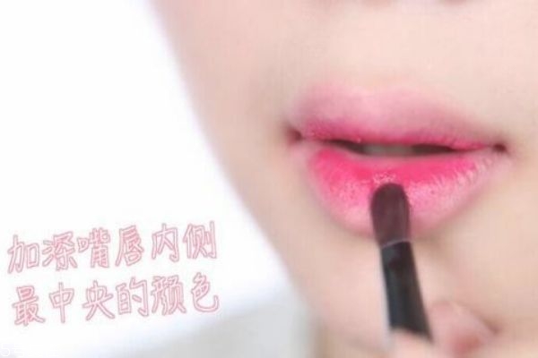 最新口紅涂法教程，輕松打造完美唇妝技巧