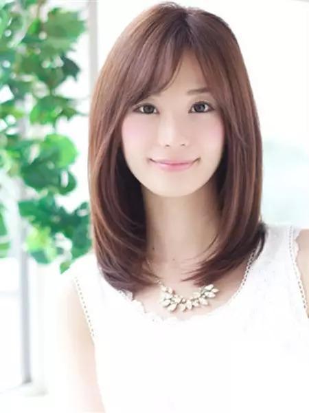 從入門到精通，2025最新短直發(fā)發(fā)型指南，引領(lǐng)時尚風(fēng)潮！