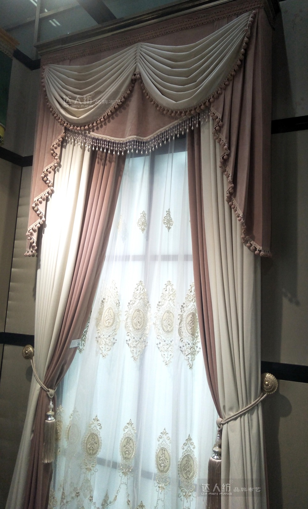 最新窗?？钍綀D片，時(shí)尚與歷史的完美交融