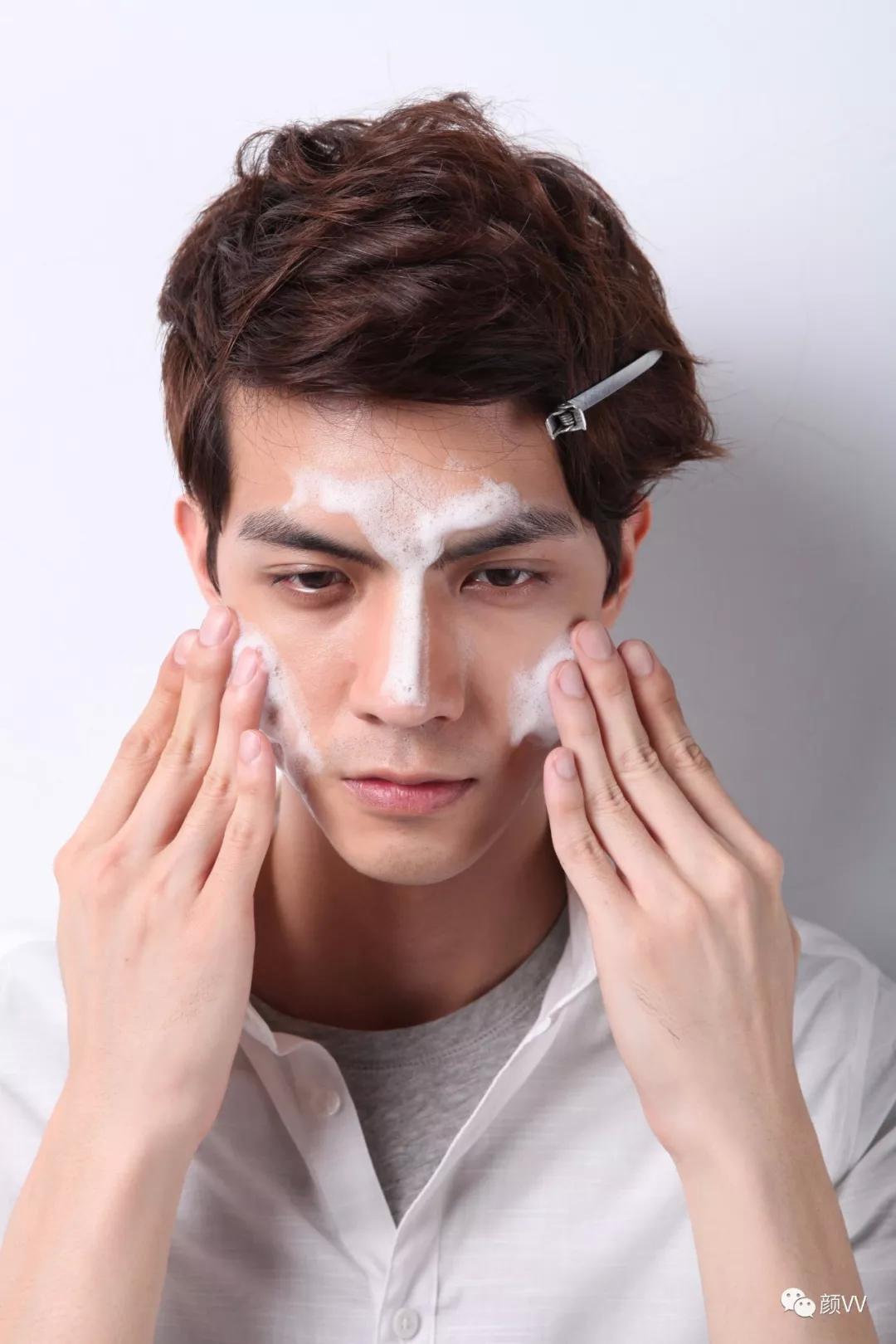 護(hù)膚男士重塑自信，擁抱改變與成就感的旅程