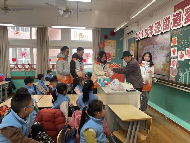 上海最新上課，時(shí)代背景下的教育革新探索