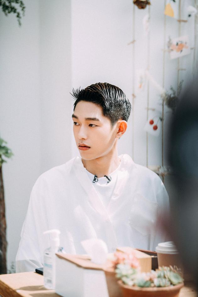 王鏘，時(shí)尚潮流的引領(lǐng)者最新動(dòng)態(tài)