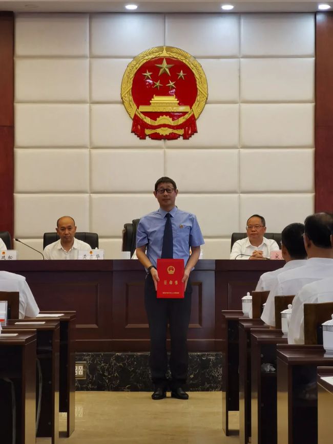 張宇新引領(lǐng)科技革新，揭秘其最新任職與高科技產(chǎn)品新動(dòng)向