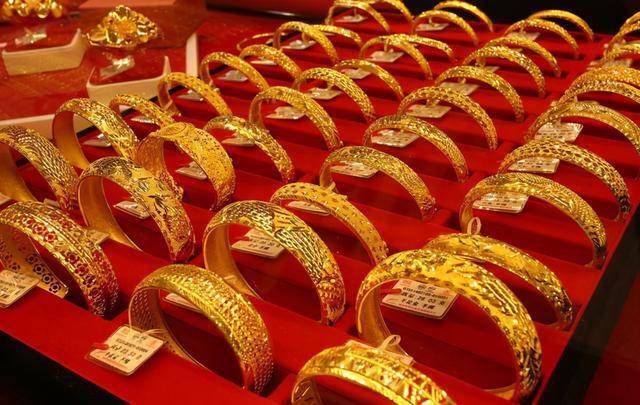 最新黃金回收價(jià)格老鳳祥，科技重塑黃金價(jià)值，引領(lǐng)未來(lái)生活體驗(yàn)